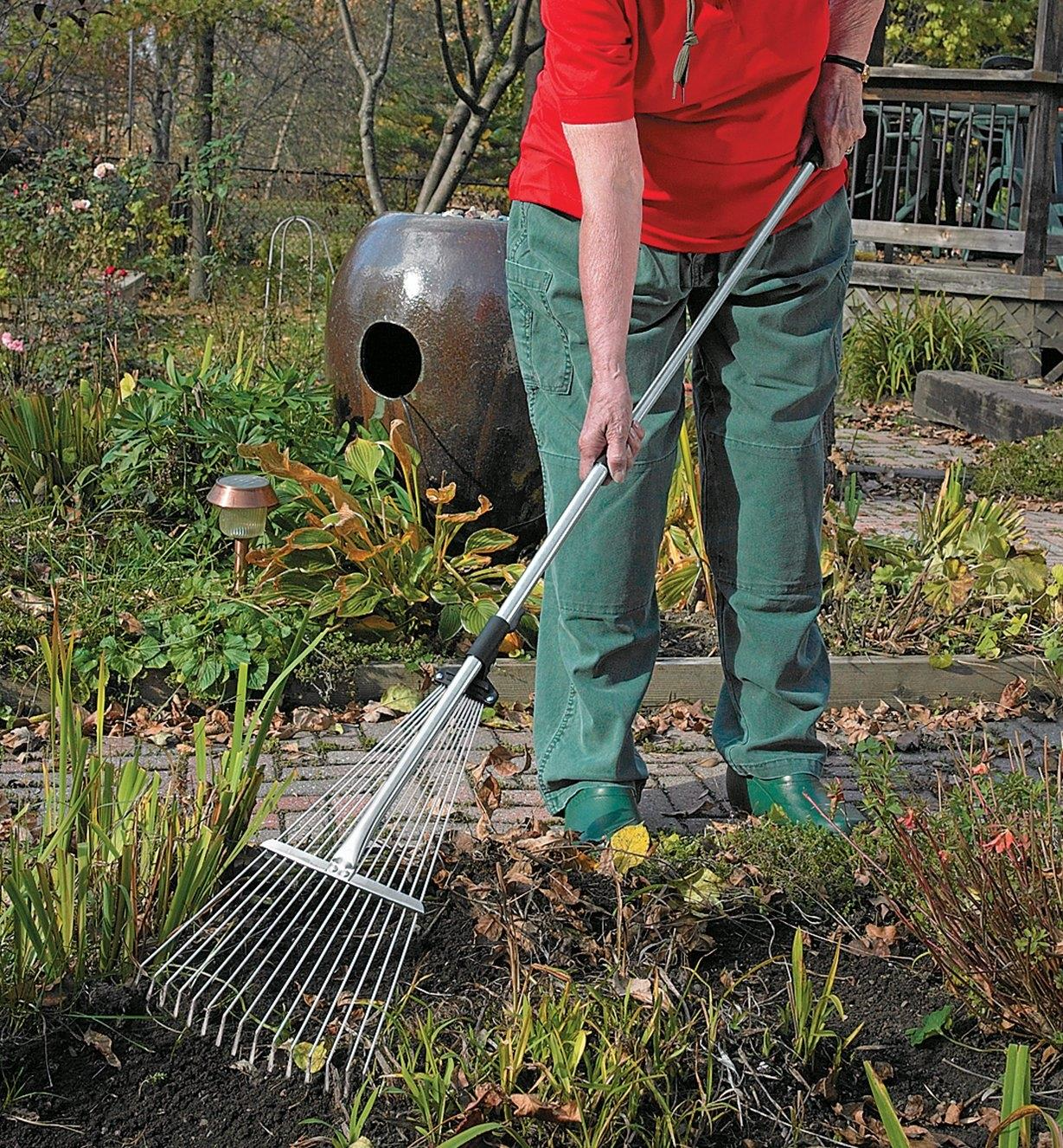 SwiftRake™ Smart Outdoor Cleanup