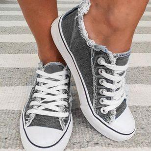 FloraWalk™ – Canvas Lace-up Sneaker with Floral Pattern