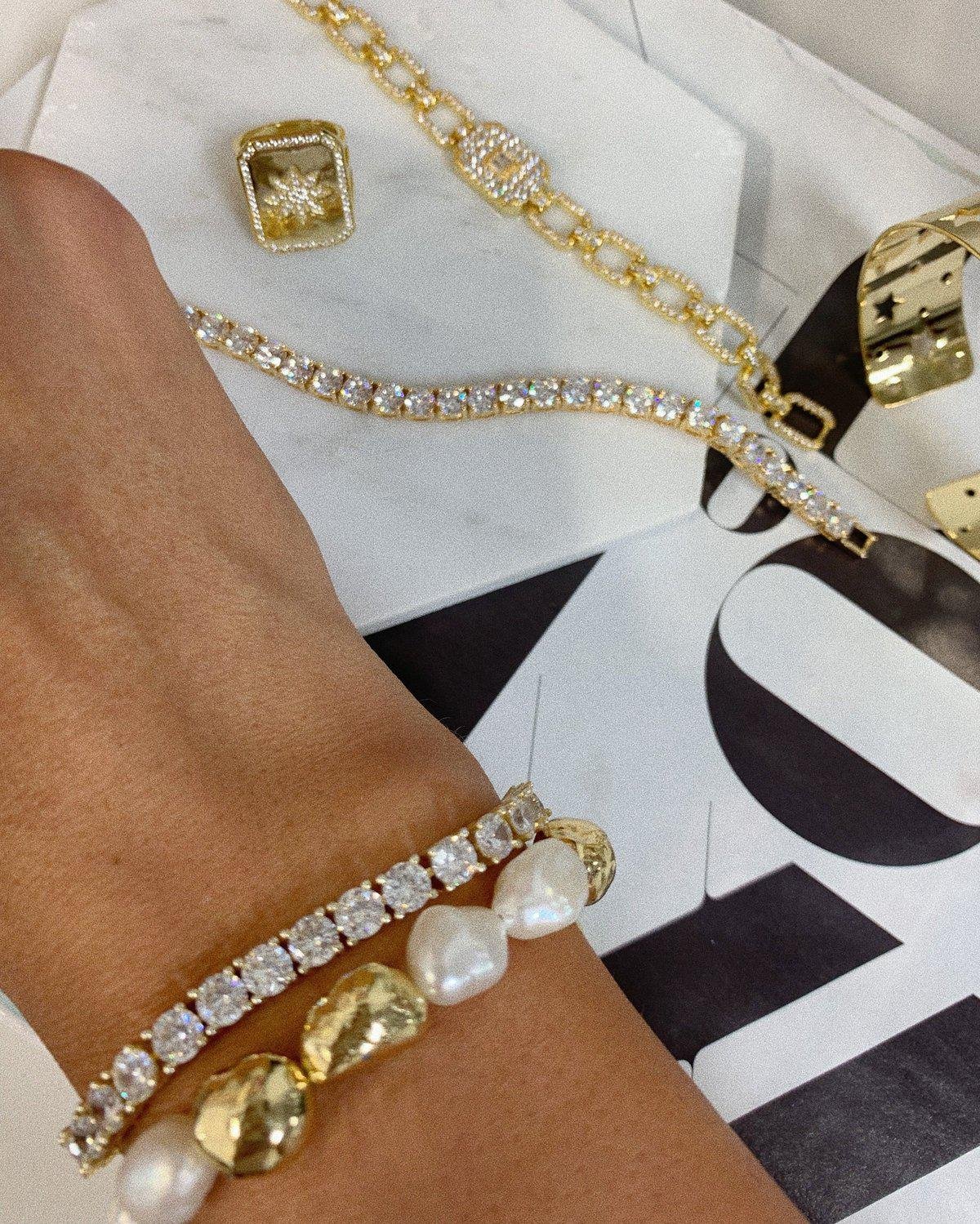 DazzleCharm™ Timeless Sparkle Style