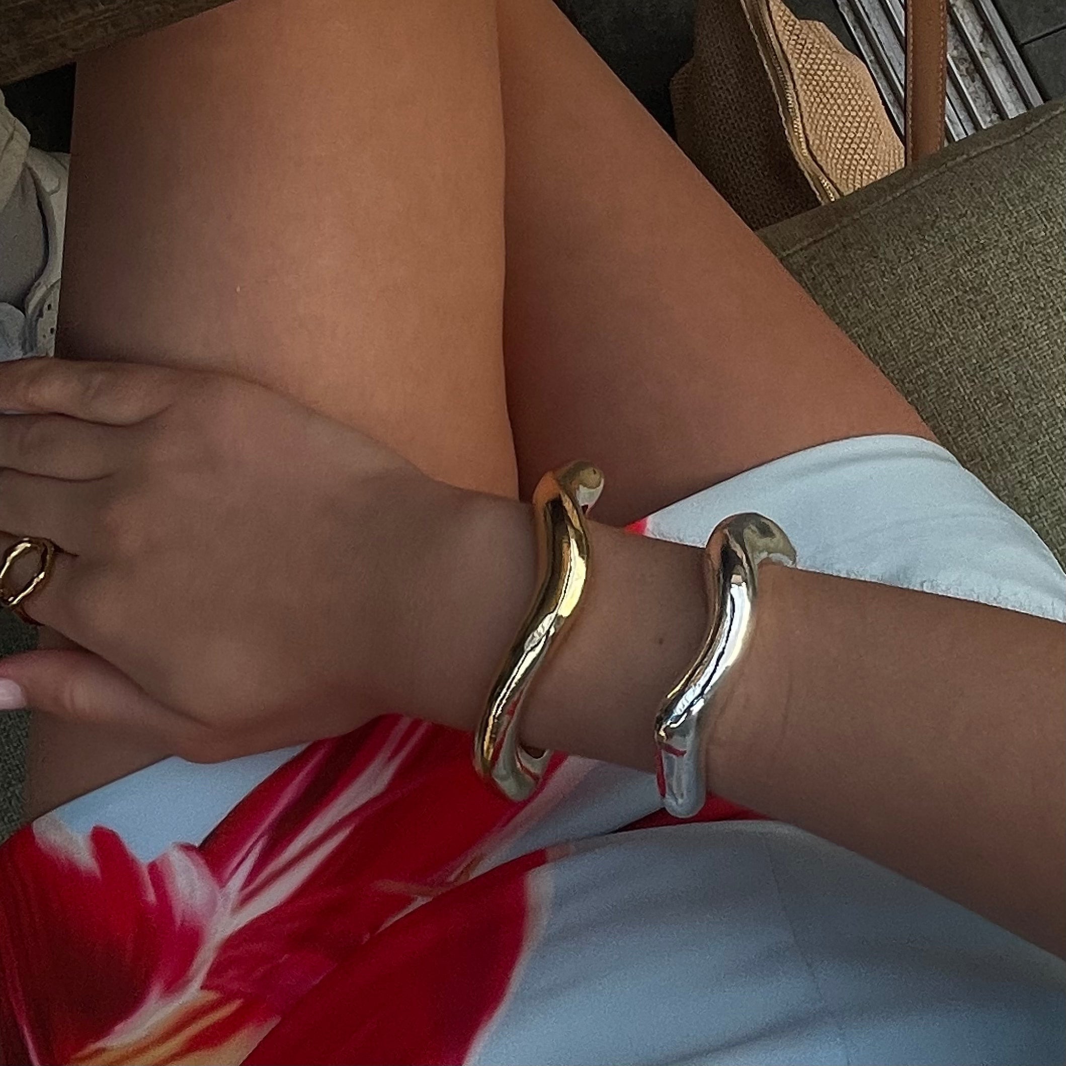 Elegant Open Gold Bracelet – Stylish Highlight for Your Look