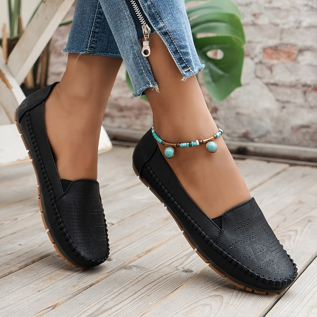 Vintellea™ – Elegant Women's Loafer with Retro Perforation