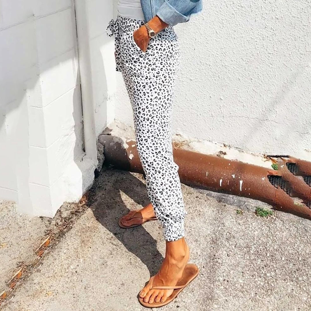 Kleo - Comfortable Women's Casual Pants with Leopard Pattern
