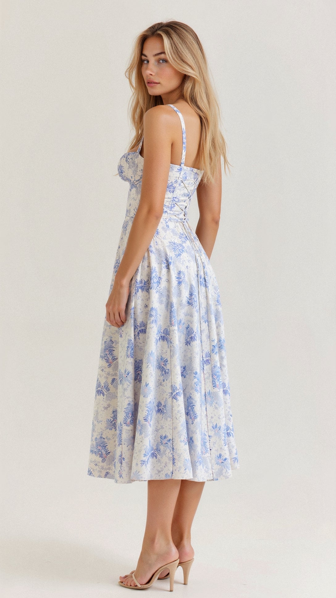 Arabella Tailliertes Damenkleid mit Schnürung und Herzausschnitt